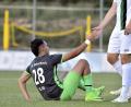 Archivbild: Hubert Ziegler
Salah El Berd (links) wurde von Spielern des SC Eltersdorf ein bisschen getröstet – nach der bitteren 1:6-Heimpleite im Hinspiel.