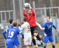 Bild: A. Schwarzmeier
Auf Torwart Fabian Scharnagl (rotes Trikot) wird es am Freitagabend besonders ankommen, wenn die SpVgg SV Weiden im Flutlicht-Heimspiel am Freitagabend den SSV Jahn Regensburg II empfängt.
