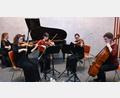 Bild: Stephan Huber
Johanna-Marie Hennig (Klavier) und das Kaliana-Streichquartett mit Alina Pommerening, Katharina Lobé (beide Violine), Anna Pommerening (Viola) und Anna Rudolph (Violoncello) konzertierten beim Kammermusikkreis der Volkshochschule Amberg-Sulzbach.