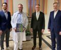 Bild: Michael Reindl/Kliniken Nordoberpfalz/exb
Krankenhausleiter Timo Sonntag, Dr. Robert Meiler, Tirschenreuths Bürgermeister Franz Stahl und Vorstand Michael Hoffmann (von links).
