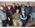 Bild: jr
Marlene Arnold (vorne rechts) feierte am Freitag ihren 90. Geburtstag. Ehemann Rudolf (vorne links) gratulierte ebenso wie Sohn Franz und Tochter Margit (stehend, Zweiter und Dritte von links), Andrea Zinnecker (links) sowie (von rechts) Manfred Sommer, Bürgermeister Stefan Grillmeier, Claudia Betzl, Stadtpfarrer Anton Witt und Johann Brandl.