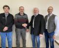 Bild: BBV/exb
Die neue Mannschaft der Arbeitsgemeinschaft der Jagdgenossenschaften im BBV bedankte sich beim scheidenden Sprecher Albert Robld. Das Bild zeigt (von links) Ernst Utz, Stefan Graf, Albert Robold und Ely Eibisch.
