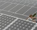 Symbolbild: Frank May/dpa
Auf einem sieben Hektar großen Grundstück zwischen Triebendorf und Schönfeld ist eine Freiflächen-Photovoltaikanlage geplant. Der Gemeinderat Wiesau votierte für die nötige Änderung des Flächennutzungsplanes.
