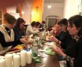 Bild: Kolpingsfamilie/exb
Mit viel Feingefühl wurden kunstvolle Osterkerzen gebastelt.