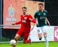Archivbild: Schrems
Der SV Mitterteich und der TSV Nürnberg-Buch trennten sich am Samstag 2:2. Justin Wagner (rechts, Szene aus einer Partie gegen Selb) brachte die Stiftländer mit 1:0 in Führung.