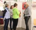 Bild: cog
Bettina Hahn, die Pädagogische Leiterin des EBW, (rechts) und Claudia Schreck, Kuratorin der Ausstellung "Rebellinnen" (Zweite von links), diskutieren mit Besucherinnen über die vorgestellten Frauen und die neuen Wege, die sie gingen bzw. gehen.