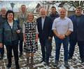 Bild: no
Gewählte und Gäste bei der CSU Birgland: (von links) Erhard Nitzbon, Magdalena Stief, Landtagsabgeordneter Harald Schwartz, Sonja Übler, Vorsitzender Hans Süß, Sebastian Söhnlein, der designierte Bürgermeisterkandidat Maximilian Graf und Bürgermeister Dieter Dehling aus Illschwang.