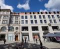 Symbolbild: Daniel Karmann /dpa
Das Bild zeigt das Wöhrl-Stammhaus (links) mit dem im Jahr 2022 eröffneten Neubau. Der Vorstand des Modeunternehmens wird im Sommer verkleinert.