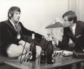 Archivbild: Werner Lischka/exb
Über 50 Jahre her und eine Erinnerung an den einzigen Besuch von Udo Jürgens in Amberg: Vor dem Konzert im Josefshaus gab der damals schon europaweit bekannte Sänger dem AZ-Reporter Wolfgang Houschka (rechts) ein Interview.