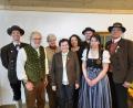 Bild: u
Langjährige Mitglieder der Hirschauer Trachtler werden geehrt (von links): Erster Vorsitzender Michael Meier, Joachim und Elli Friedrich, Zweite Bürgermeisterin Bärbel Birner, Ilona Demleitner, Zweiter Vorsitzender Gaston Lottner, Franziska Auer und Gauvorsitzender Peter Fink.