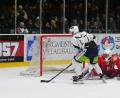 Bild: Christian Kaminsky
Die Blue Devils feierten am Freitag beim EHC Klostersee einen ungefährdeten 9:1-Erfolg. Hier schießt Luca Gläser zum 5:1 ein, EHC-Keeper Dominik Gräubig ist ohne Abwehrchance.