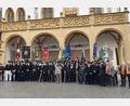 Bild: Karl Müller/exb
Deutsche und tschechische Zimmerleute beim Josefitag vor dem Amberger Rathaus.