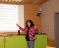 Bild: Welnhofer/exb
Angela Pfaller von der AWO Schuldnerberatung Schwandorf informiert die Anwesenden im Mehrgenerationentreff in Oberviechtach wie die Schuldnerberatung arbeitet.