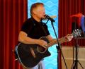 Bild: bkr
Rund 500 Lieder umfasst das Repertoire von Geraldino. Einige davon spielte er im SOS-Kinderdorf.