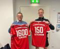 Bild: Tobias Stieler
„Runde Zahlen“ beim Spiel des FC Bayern München gegen den FC Köln: Christian Gittelmann hatte seinen 150. Bundesliga-Einsatz an der Linie, Karl-Heinz Schleier (links) machte seine 1600. Beobachtung.
