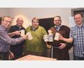 Bild: no
Auf ein gelungenes Bockbierfest stoßen (von links) der Ehrenvorsitzende des SVI, Norbert Weis, der Vorsitzende des Fördervereins, Thomas Dirler, Bürgermeister Dieter Dehling, Bruder Barnabas alias Andreas Royer und der SVI-Vorsitzende Martin Luber an.