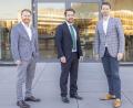 Bild: Michael Vogl/exb
Dr. Florian Brettner (Mitte) wurde von Träger-Geschäftsführer Christian Kuhl (rechts) und Standort-Geschäftsführer Martin Baumann (links) empfangen.