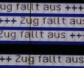 Symbolbild: Bernd Wüstneck/dpa
Zwischen Regensburg und Weiden ist nur ein Gleis befahrbar. Es kommt zu Zugverspätungen und -ausfällen.