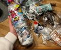Bild: Paula Grillmayer/exb
In einen "Ecobrick" passt sehr viel Plastik.