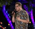 Bild: RTL /Markus Hertrich
Felix Gleixner performt beim Recall-Finale in Thailand auf Coconut Island den Song "Fields Of Gold".