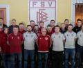 Bild: fvo
Der Vorstand des FSV Waldthurn mit Vorsitzenden Peter Sollfrank (Fünfter von links) sowie seinen Stellvertretern Max Stark (Siebter von links) und Hubert Pühler (rechts).