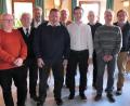 Bild: Robert Sladky/exb
Neuwahlen standen an beim Gesangsverein 1862 Plößberg. Im Bild (von links) Heiner Hopf, Josef Dietl, Bürgermeister Lothar Müller, Vorsitzender Karl Höltl, Roland Pfefferlein, Dirigent Florian Löw, Benno Krottenthaler, Carsten Frank, Robert Sladky.