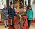 Bild: Maria Schlögl/exb
Am Kreuzweg zeigt das Bild die Lektorinnen Maria Krös und Anita Wiesent sowie Maria Schlögl