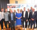 Bild: kro
Das neu gewählte Vorstandsteam des BLSV-Bezirks Oberpfalz. Von links, Tobias Liedl, Michael Weiß, Stefan Mühleisen, Ralf Bernowsky, Robert Hoidn, Hedwig Bloch, BLSV-Bezirksvorsitzende Barbara Hernes, Gabriele Seidl,Andreas Malzer, Klaus Hernes, Walter Rosenkranz, Helmut Luderer und BLSV-Präsident Jörg Ammon.