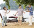 Bild: RTL / Markus Hertrich
Felix Gleixner (Mitte) performt mit seinen Mitstreitern Isa Berisha und Sidan Yilmaz (von links) am Strand von Coconut Island, dem zweiten Set des Recalls in Thailand, den Song Shape Of You.