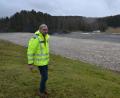 Bild: as
Deponieleiter Peter Förster steht vor dem Bauabschnitt, in den große Mengen Altlasten aus der Porzellanindustrie eingebaut werden. Die Bestände aus dem alten Gipsformenlager (heller Bereich) benötigten erst eine Beimischung zur Verfestigung, weil sie bei Nässe sonst zu schlammig sind.