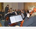 Bild: zch
Konzentration und hervorragendes Zusammespiel von Dirigent Jakob Johannes Schröder und dem Orchester.