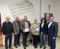 Bild: Musikverein Waldsassen/exb
Treue Musiker der Stadtkapelle Waldsassen zeichneten Musikbund-Bezirksvorsitzender Gerhard Engel und Kreisvorsitzende Christine Ullrich aus. Von links Zweiter Bürgermeister Karlheinz Hoyer, Gerhard Engel, Franz Bartl und Claudia Hart, Christine Ullrich sowie Siegfried Schiml und Vorsitzender Peter Erl