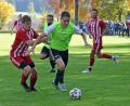 Archivbild: Gebert
Nicolai Wagner von Spitzenreiter TSV Bärnau (grünes Trikot, Szene aus der Partie gegen Mähring) ist mit 20 Treffern der beste Torschütze der Kreisklasse Stiftland.