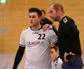 Bild: ham
HSG-Trainer Karl Söllner (rechts) gibt Sebastian Blödt Anweisungen. Der Coach aus Nabburg legt jetzt sein Amt nieder.
