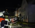 Bild: dob
In einem Mehrfamilienhaus An der Floß ist in der Nacht zu Mittwoch ein Feuer ausgebrochen. Mehrere Personen wurden mit der Drehleiter gerettet.