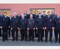 Bild: rab
Im zweiten Anlauf gelingt es der Feuerwehr Freihung, einen neuen Vorstand zu wählen (von links): Georg Rabenstein, Schriftführerin Christina Rabenstein, Johann Schmidschneider, Josef Götz, Andreas Kohl, Günther Ernst, Markus Döbereiner, Vorsitzender Karl Luber, Manfred Göttlinger, Zweiter Kassier Julian Klier, Zweiter Vorsitzender Florian Bauer, Bastian Hörl, Kassier Martin Koppmann, Bürgermeister Uwe König und Kommandant Andreas Luber.