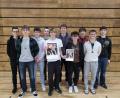 Bild: Stefan Tröger
Für die U16 des Gymnasiums Neustadt/WN spielen (von links nach rechts) Jonas Kraus, Jakob Mattausch, Alexander Argauer, Jonas Kleeberg, Luis Meierhöfer, Oliver Roy, Younis Khemiri, Ben Kippes, Fabian Stahl und Erik Bayer