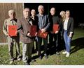 Bild: Eichl
Große Ehre für jahrzehntelange Treue zur Partei (von links): Uli Döllinger, Boris Damzog, Bürgermeister Markus Ludwig, Manfred Müller, Michael Janker, Konrad Schell, Nicole Bäumler.