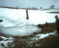 Bild: schß
Der Ziegelbrunnen südlich von Hohenkemnath war selbst im extrem trockenen Sommer 1947 eine noch relativ sichere Wasserquelle. Zum Bahnhof Ursensollen wurde damals ein Tankwagen mit Trinkwasser gebracht, wo sich die Bürger mit Milchkannen usw. bedienen durften.