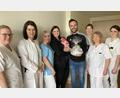 Bild: Klinikum Fichtelgebirge/exb
Viele Glückwünsche gab es vom Team der Frauenklinik für Familie Schuster: (von links) Lisa Zienert, Ramona Coanda, Nataliia Kelep, Elisabeth und Matthias Schuster mit Carlotta, Antonia Hopf, Alexandra Kopp und Nathalie Jedjud.