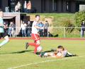 Archivbild: Gebert
Die SpVgg Wiesau und der ASV Waldsassen kämpfen noch um den Verbleib in der Kreisliga Süd. Unsere Szene zeigt den Wiesauer Lars Saller (Mitte), sowie Jan Altrock (rechts) und Florian Burger vom ASV beim Hinspiel.