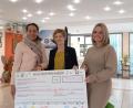 Bild: Janine Schuster/exb
Bei der Spendenübergabe (von links) Anne Wagner, Oberin Tatjana Richter und Marie Porembo.