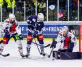 Bild: Werner Moller
Fabian Voit (Mitte), im ersten Spiel am Dienstag noch Torschütze für die Blue Devils, fehlt im zweiten Play-off-Duell gegen die Hannover Indians krankheitsbedingt.