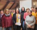Bild: Brigitte Meyer/exb
Die Bastelgruppe der Katholischen Landvolkbewegung Wernersreuth überreichte eine Spende von 600 Euro an Claudia Grillmeier, der Schirmherrin der Aktion Lichtblicke im Landkreis Tirschenreuth.