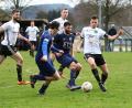 Bild: Dieter Jäschke
Der Reuther Kapitän Fabian Mark (rechts) spielt sich durch die Kulmainer Defensive: Für den SV Kulmain reichte es zuletzt nur zu einem hart erkämpften 1:1 beim TSV Reuth. Im Duell beim FC Tremmersdorf will die Zekic-Truppe verlorenen Boden wieder gutmachen.