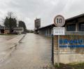 Bild: ck
Der städtische Bauhof Vohenstrauß soll künftig mit Hackschnitzel geheizt werden. Anwohner des Straßenzugs "An der Lerau" haben sich nun gemeldet, weil sie sich für einen Anschluss an das künftige Heizwerk interessieren.
