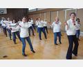 Bild: bl
So macht Gedächtnistraining Spaß: Beim Line Dance im Jugendheim mit Gerti Schön (vorne rechts) wird viel gelacht.