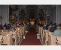 Bild: jr
Kerzen leuchteten am Freitagabend in der Pfarrkirche Leonberg, in der Taizé-Lieder erklangen.