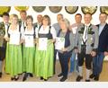 Bild: brü
Die Haagerthaler Schützen aus Oberleinsiedl ehren einige Mitglieder (von links): Christian Rubenbauer, Rita Fischer, Ulrich Michl, Rita Helfensdörfer, Hans Wolfinger, Lisbeth Franz, Gert Götz, Inge Götz, Michael Voss, Schützenmeister Helmut Wedel und Bürgermeister Albert Geitner.