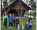 Bild: Griebl/exb
Das Osterbaumschmücken in Muschenried hat Tradition.